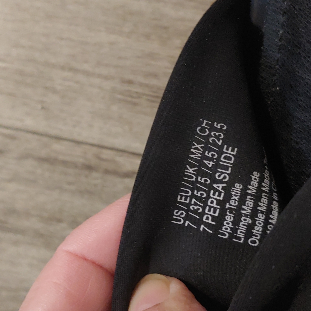 Kenneth Cole Slides - Picture 10 of 11